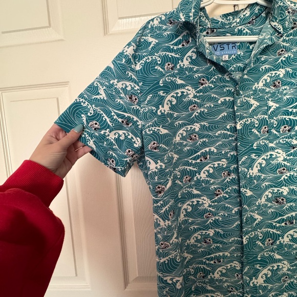 Stylish Men's Teal Wave Pattern Shirt - Picture 6 of 8